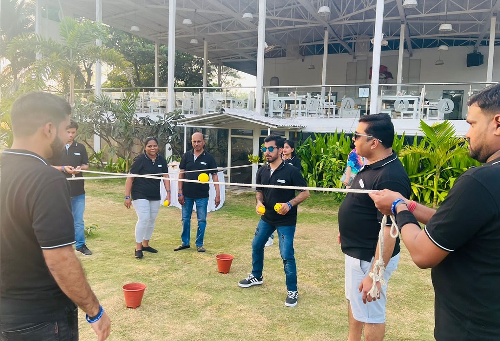 rope_travel_team_building_activity_by_anchor_sushil_atre_mumbai